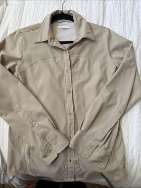 Columbia Women’s  Beige Button-Front Outdoor Shirt Jacket